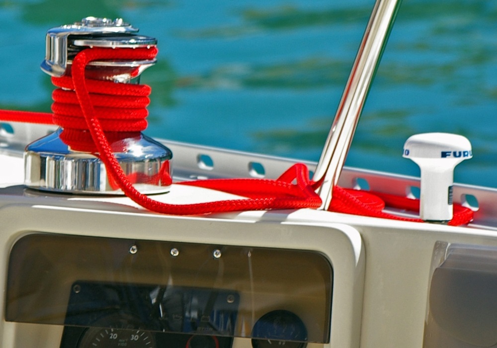 GPS antenna placement can make a difference - boats.com