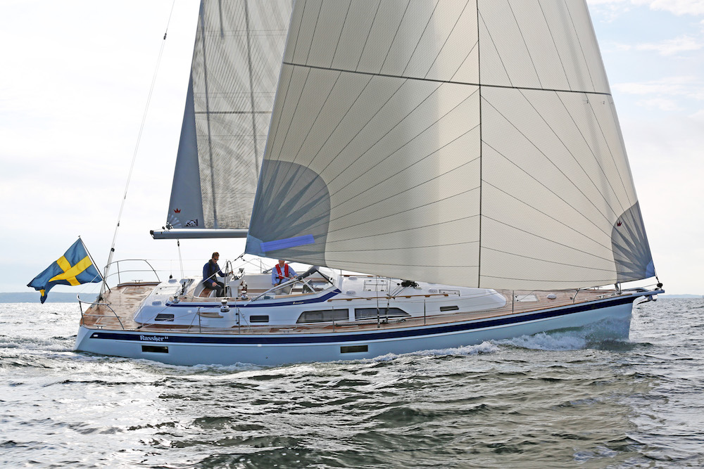 HR44 sailing