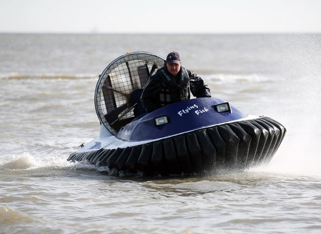 Land & Sea Two-in-One Controle Remoto Hovercraft Speedboat