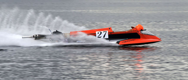 Hydroplane racers battle it out at Sprint Champs