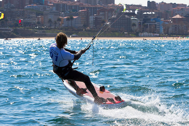 Kitesurfing trials in Santander