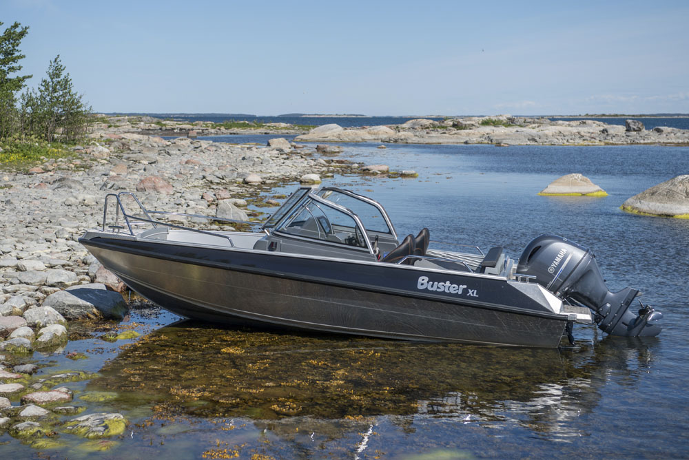 Buster XL: best first powerboats