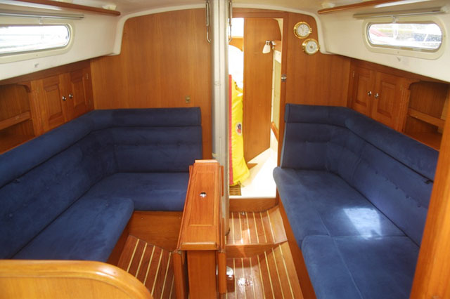 Declutter the interior – how to keep your boat clean
