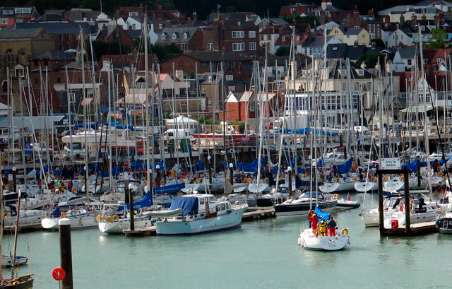 Marina berthing in Cowes Yacht Haven - how to berth your boat in a marina