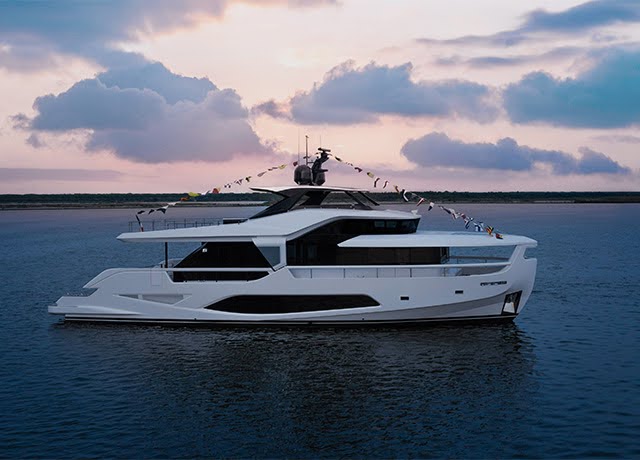 The Ferretti INFYNITO 80 against a pink sunset