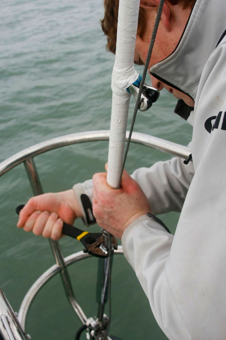 Adjusting the forestay