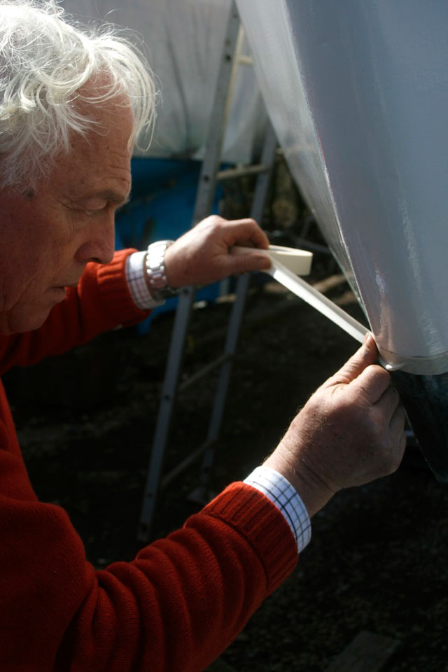 Using masking tape to prepare yacht before antifouling