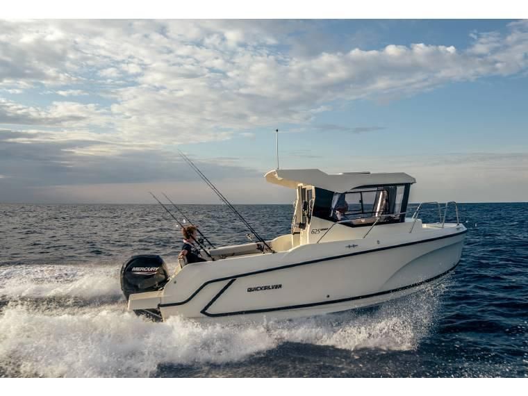 A QUICKSILVER CAPTUR 625 at sea