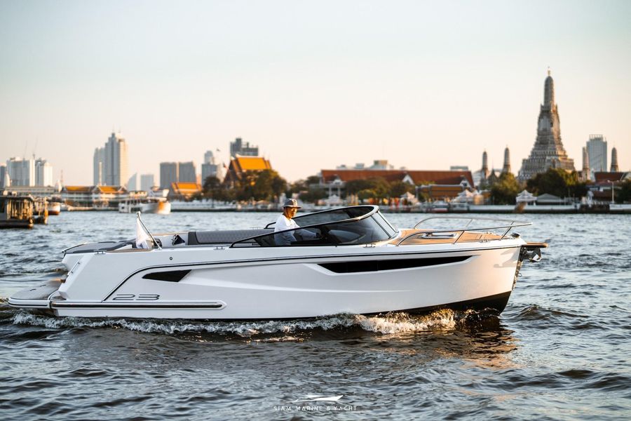 A Alfastreet 23 Cabin Evolution on a Dutch waterway