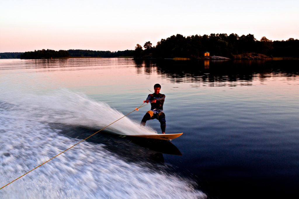man learning how to water ski