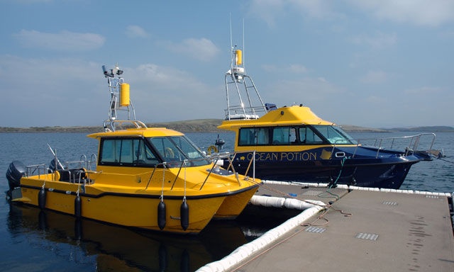 Power catamarans and multihulls