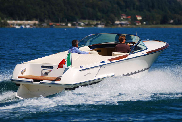A guide to environmentally-friendly powerboating