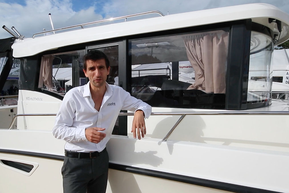 Quicksilver 905 Pilothouse video: first look